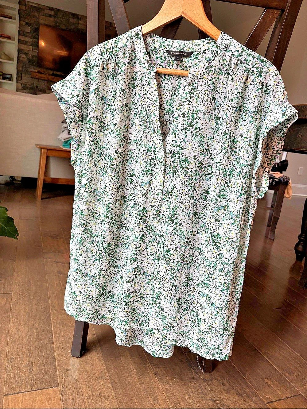 Banana Republic Floral Blouse in White & Green Size Large